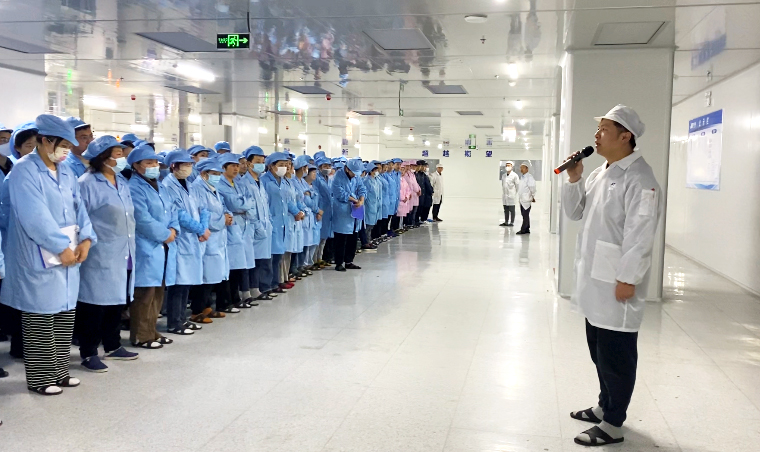 用心专业,奋再向前-优秀员工表彰大会(图1) 管理层代表发言.jpg