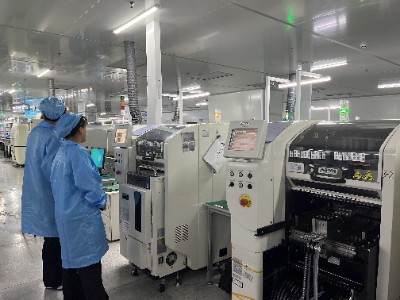 如何解决PCBA加工时焊点拉尖现象(图1) SMT生产车间.jpg