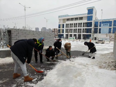 扫雪除冰齐动员—PG电子(图2) 扫雪2.jpg