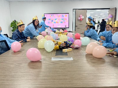 2月员工生日会—PG电子(图1) 员工合影.jpg