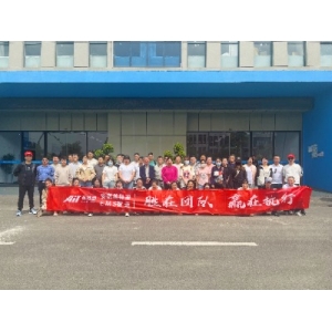 团结一心，永攀最高峰丨PG电子组织登泰山活动